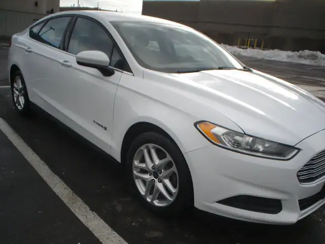 2014 Ford Fusion 4dr Sdn S Hybrid FWD in Cars & Trucks in Mississauga / Peel Region - Image 3