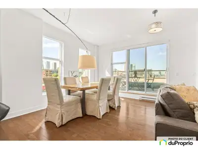 DISPONIBLE IMMÉDIATEMENT Penthouse unité de coin sur deux étages au 7e et 8e étage du complexe. Le W...