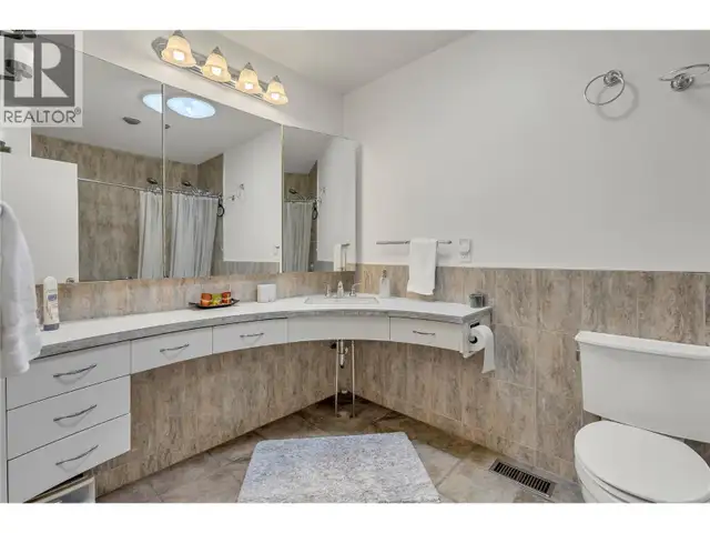 4589 Lakeside Road Penticton, British Columbia in Houses for Sale in Penticton - Image 37
