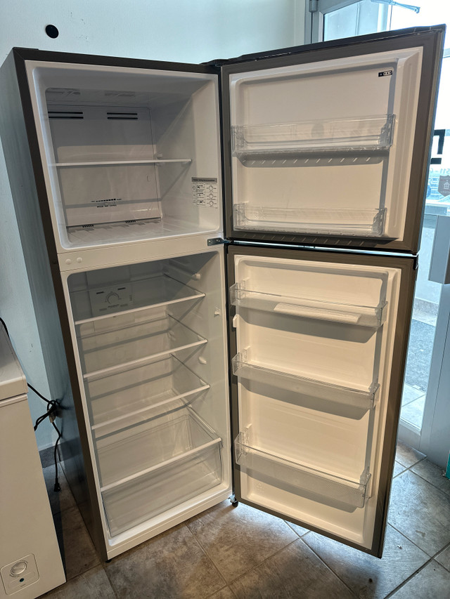 Hisense RT12A2CSE 24in 12 cu.ft. CounterDepth TopMount Fridge