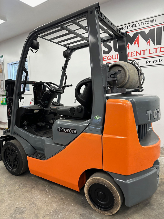 2008 Toyota indoor Forklift Lift Truck 5000lbs Capacity in Heavy Equipment in Hamilton - Image 8