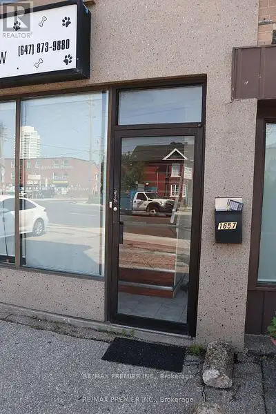 AVAILABLE IMMEDIATELY. 2BDRMS FOR THE PRICE OF 1. Spotless And Ready For You To Move In Now. Conveni...