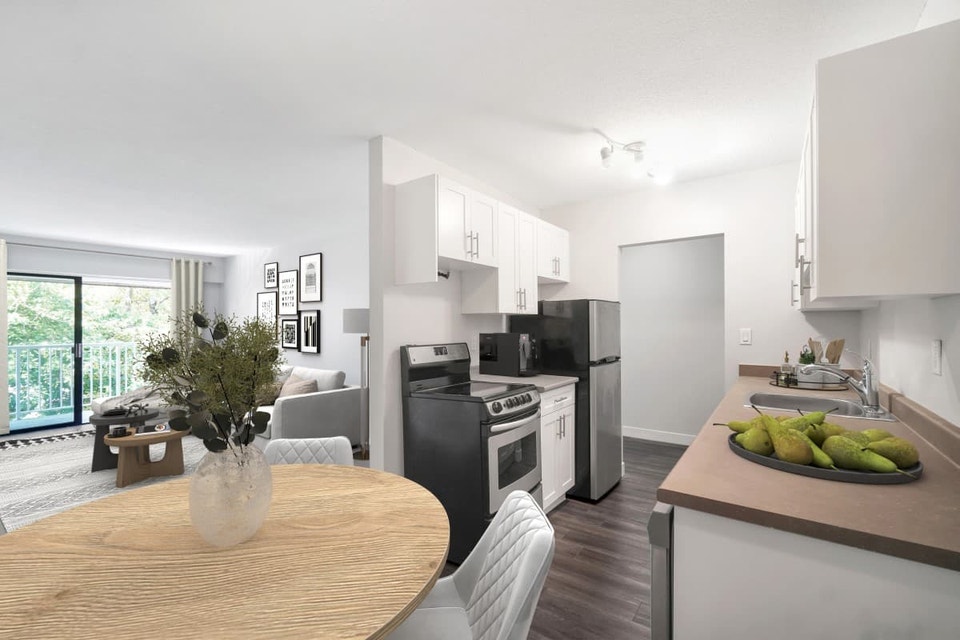 Lynn Gary Apartments - 1 Bedroom available at 520 Tenth Street, 2
