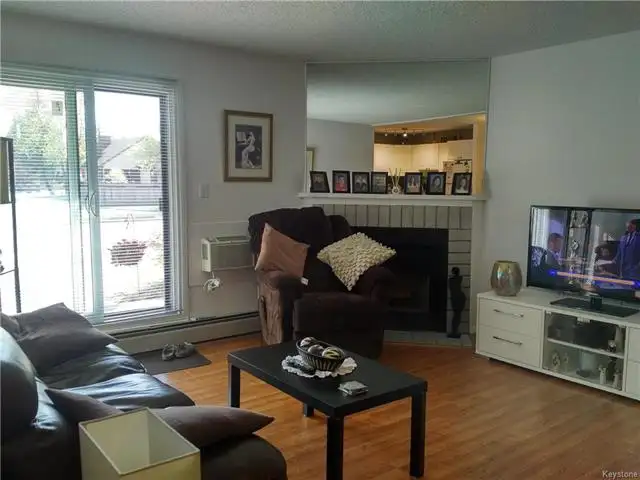 Gorgeous 2 bedroom condo in the prestigious area of Lindenwoods