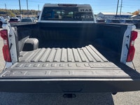 One Owner, 6.6L Diesel, Premium Pkg, Power Steps, 5th Wheel Pkg, Heads Up Display, Power Sunroof, Cl... (image 9)