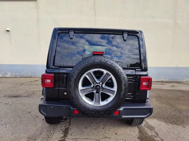2020 Jeep Wrangler Unlimited Sahara 4x4 Sahara | 4WD | Leather in Cars & Trucks in Edmonton - Image 4
