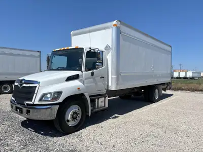 LOW KM HINO 338 W/ 24FT MULTIVANS VAN BODY AND A 3,000LB MAXON GPT-3 LIFT GATE. RENTAL RETURN. ALL M...