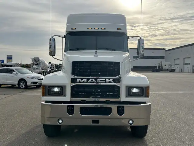 2024 Mack Pinnacle 64T 70 in Heavy Trucks in Regina - Image 9