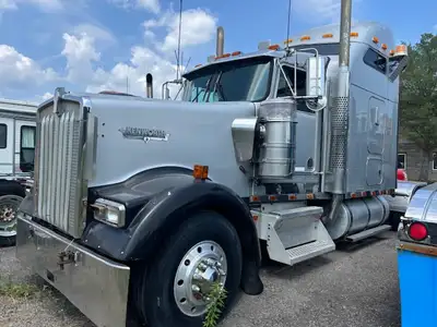 1995 Kenworth W900L, Bunk Tractor, 3406E Cat, 455 HP, 13 Speed, 12,000 lbs. Front Axle, 40,000 lbs....