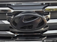 This Hyundai Tucson has a dependable Regular Unleaded I-4 2.5 L/152 engine powering this Automatic t... (image 8)