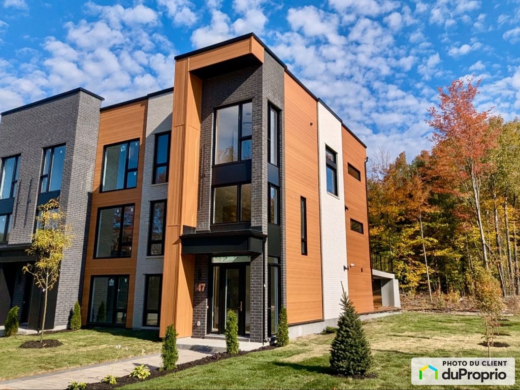 $1,048,000 - Townhouse for sale in Blainville — photo 1