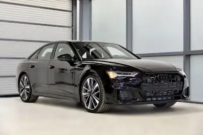 Traction intégrale Audi quattro / Black optics / Sieges massages en cuir Valcona / Apple Carplay + A...
