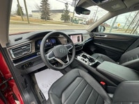 This vehicle is equipped with: 2.0L 4 cylinder turbocharged engine 8-Speed Automatic Transmission Ba... (image 7)