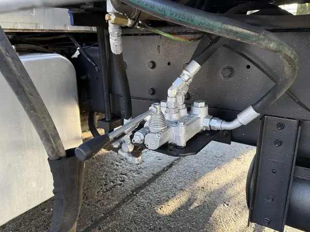 2015 Hino 358 22 Foot Dump Flatdeck with Amco Veba Crane and Air in Heavy Trucks in Regina - Image 25