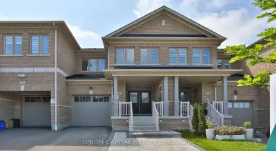 Price: $899,900 / $3,414/mo Welcome to Luxury Living in Cityside, Stouffville! Step into this except...