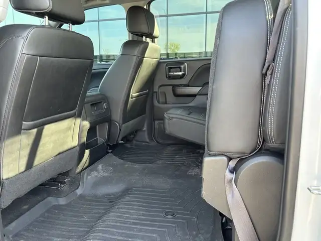2017 GMC Sierra 1500 Denali 4x4 Crew Cab • 6.2L • Sunroof • Pwr  in Cars & Trucks in Calgary - Image 29