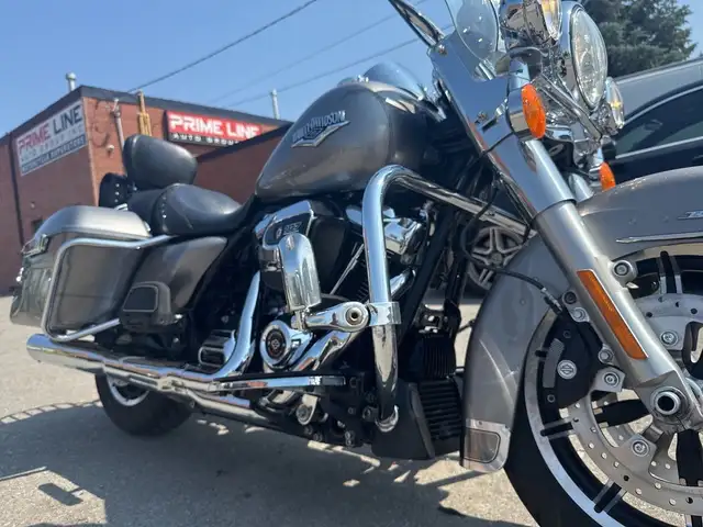 2017 Harley-Davidson Road King ~ VANCE & HINES ~ CANADIAN ~ 107C in Sport Touring in City of Toronto - Image 29