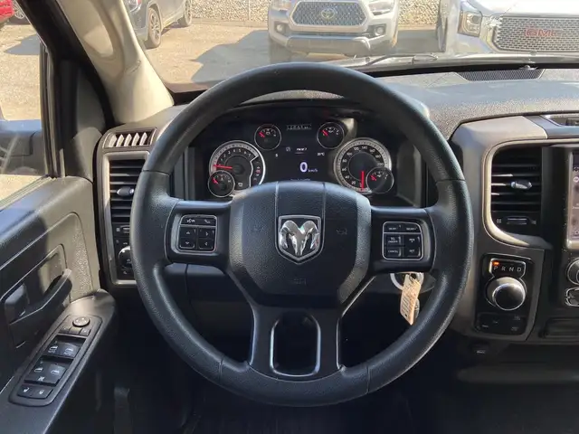 2023 Ram 1500 Classic Express 4x4 Crew Cab NIGHT PKG TOUCHSCREEN in Cars & Trucks in Calgary - Image 19