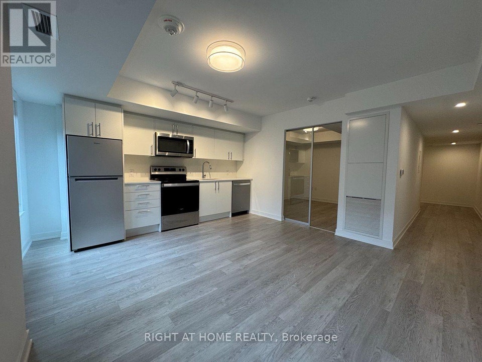 324 - 3 STRATHGOWAN AVENUE Toronto (Lawrence Park South), Ontari 5
