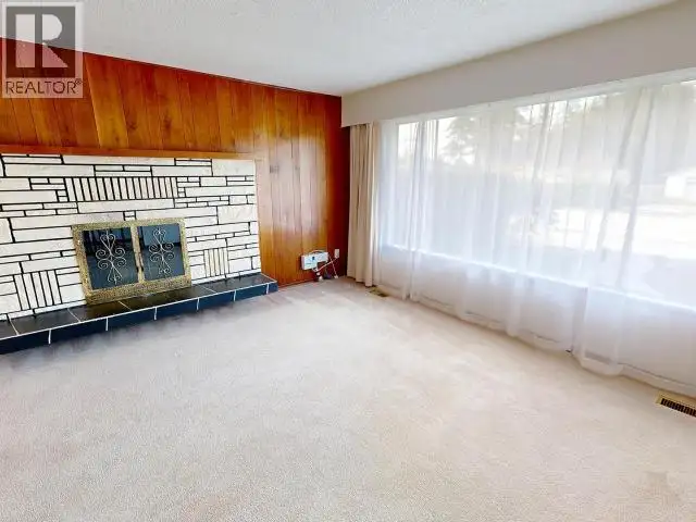 5044 MANSON AVE Powell River, British Columbia in Houses for Sale in Powell River District - Image 9