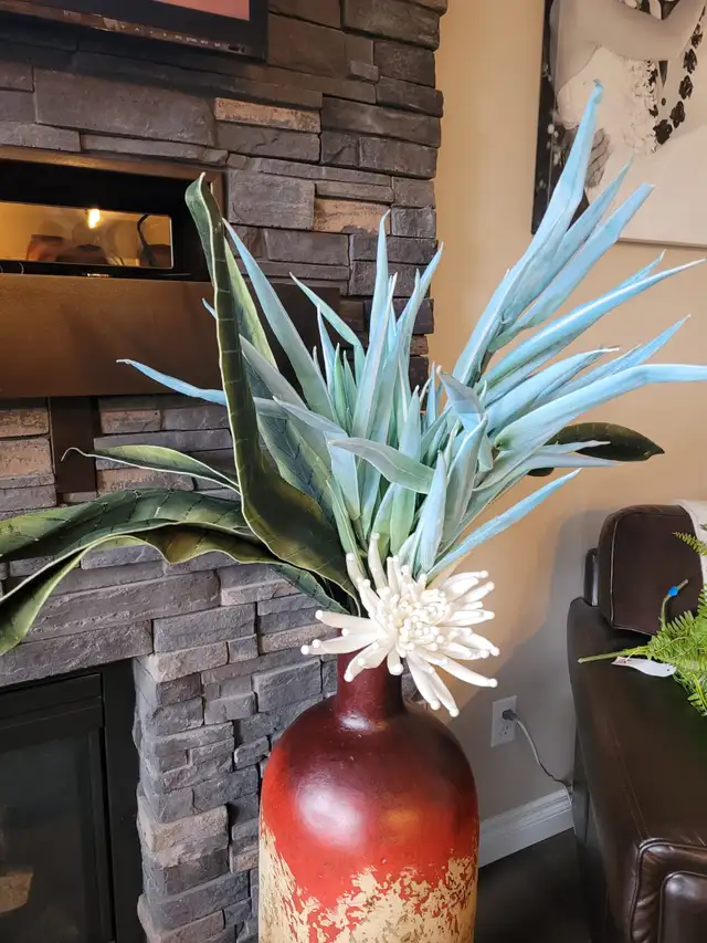 Large Faux Statement Plants – Modern Décor – Vase is 3 ft Tall in Home Décor & Accents in Edmonton - Image 5