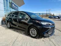 This 2024 Toyota Sienna LE AWD 8 Passenger makes an immediate impression curb side, with a highly sc... (image 3)