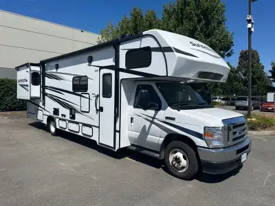 2024 Sunseeker 3010DS FEATURES LIST Vehicle 0 Seatbelts 7 Sleeps AGM Batteries Back-up Camera Emerge...