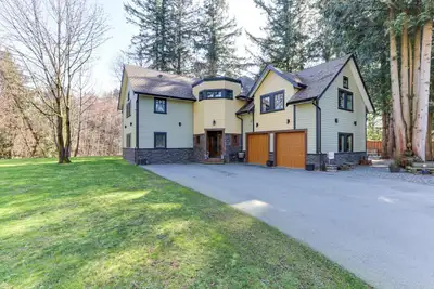 .Exceptional opportunity in Fernridge! This stunning 2-acre estate features two beautiful homes in a...
