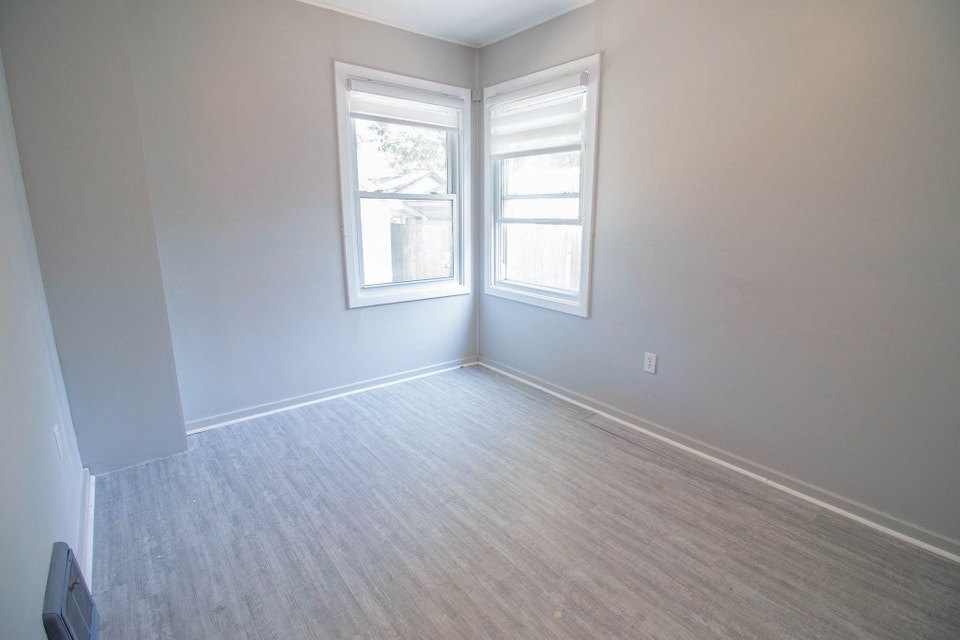 58 Churchill Ave, Welland - 2 Bed Main unit with Loft 5