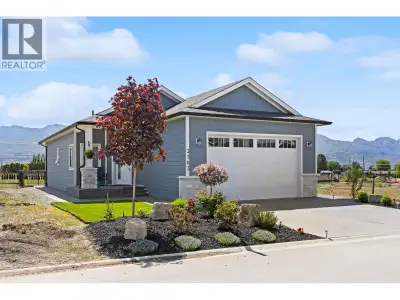 Welcome to 3763 St. James Drive in The Vintage! Immaculate and showing like new, this beautifully ma...