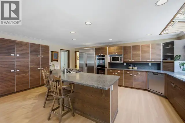 2008 BLAIRVIEW AVENUE North Vancouver, British Columbia in Houses for Sale in North Shore - Image 10
