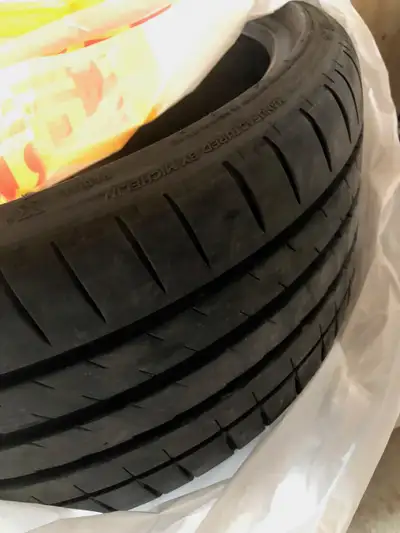 IF U SEE THIS AD, IT MEANS TIRES STILL FOR SALE 2 x 235/35/19 MICHELIN pilot Super Sport tires 85 %...