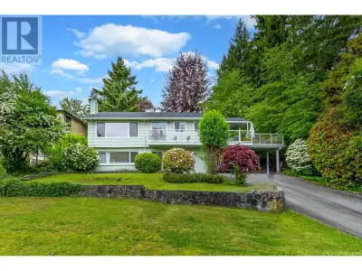 Walk to Westcot Elementary! Located in a cul-de-sac in lower British Properties, Completely renovate...