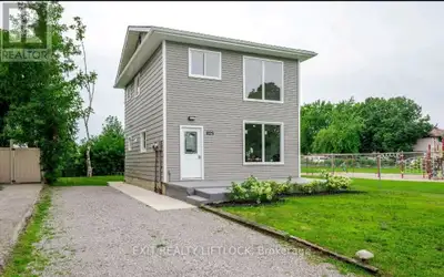 Beautifully renovated 2 bedroom, 1 bathroom upper unit in a well maintained duplex. This bright and...