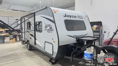 Stony RV is offering this 2020 Jayco Jay Flight SLX 195RB, a compact and easy-to-tow travel trailer...