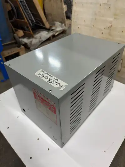 SOLD Thormag 6kVA Auto transformer, 3 Phase, 600 - 220V Cat no: 3H1 - 60 Adjustable voltage taps Typ...