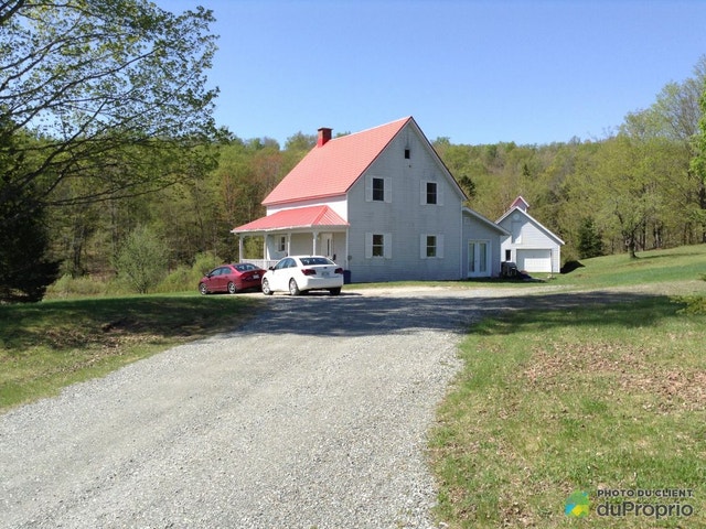 $899,000 - Country home for sale in St-Etienne-De-Bolton — photo 1