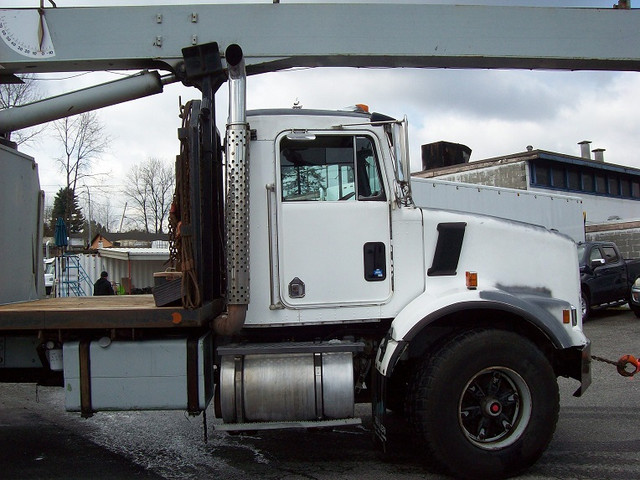 1991 Kenworth T450 Boom Truck in Heavy Trucks in Burnaby/New Westminster - Image 2