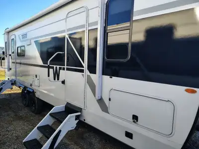 The Thrive™ 25RLS maximizes space and comfort, delivering a modern mobile retreat that sleeps up to...