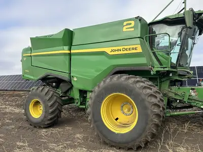 Welcome to Horizon Ag & Turf Location: Horizon Ag & Turf Lloydminster 2025 John Deere S7 900 Combine...