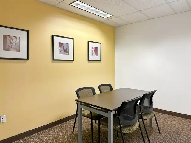 Office space for rent for 4 persons in Royal Bank Building in Commercial & Office Space for Rent in Regina - Image 12