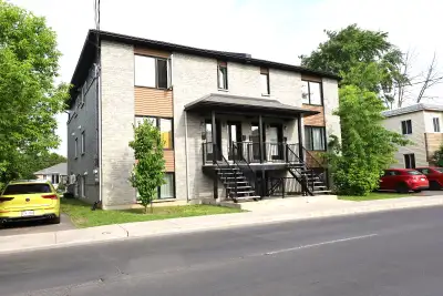 Boulevard Curé-Poirier E, Longueuil Disponible dès maintenant! Superbe 5 ½ au goût du jour avec une...