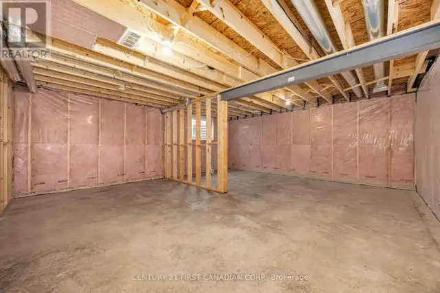9 POSTMA CRESCENT North Middlesex (Ailsa Craig), Ontario in Houses for Sale in Grand Bend - Image 28