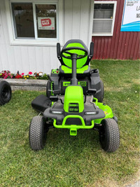 Greenworks CRT428 82 Volt Lawn Tractor