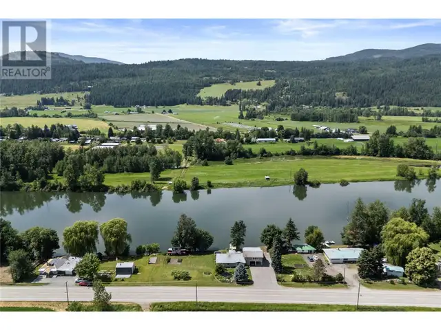7088 97A Highway Grindrod, British Columbia in Houses for Sale in Vernon - Image 3