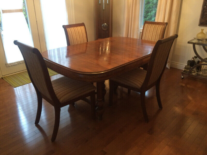 Classic Vintage Pulaski Dining Room.Table Dining Tables & Sets
