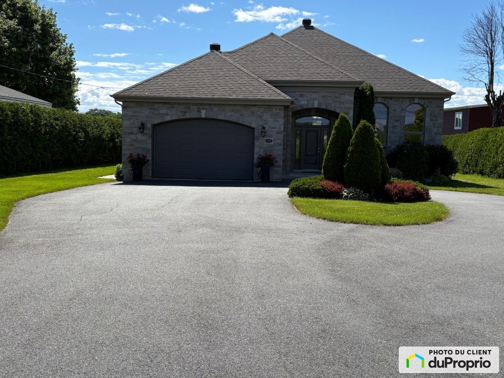 $925,000 - Bungalow for sale in St-Ours — photo 1