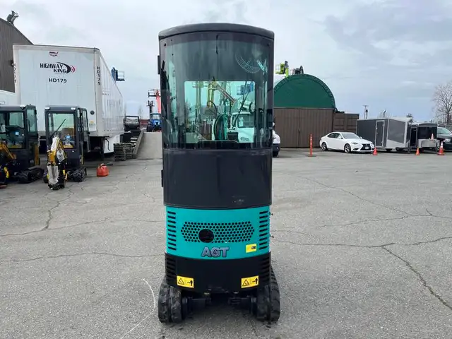 2024 agt Industrial Green QH13R Mini Excavator 420CC Gas Engine  in Heavy Equipment in Richmond - Image 6
