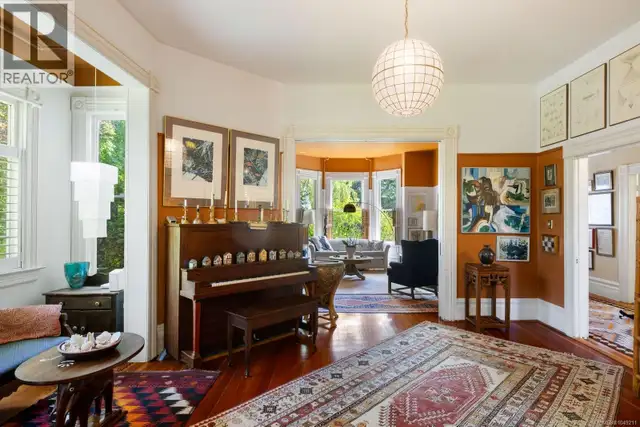 1648 Rockland Ave Victoria, British Columbia in Houses for Sale in Victoria - Image 9