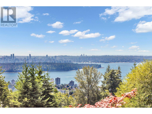 2398 CONSTANTINE PLACE West Vancouver, British Columbia in Houses for Sale in Downtown-West End - Image 2
